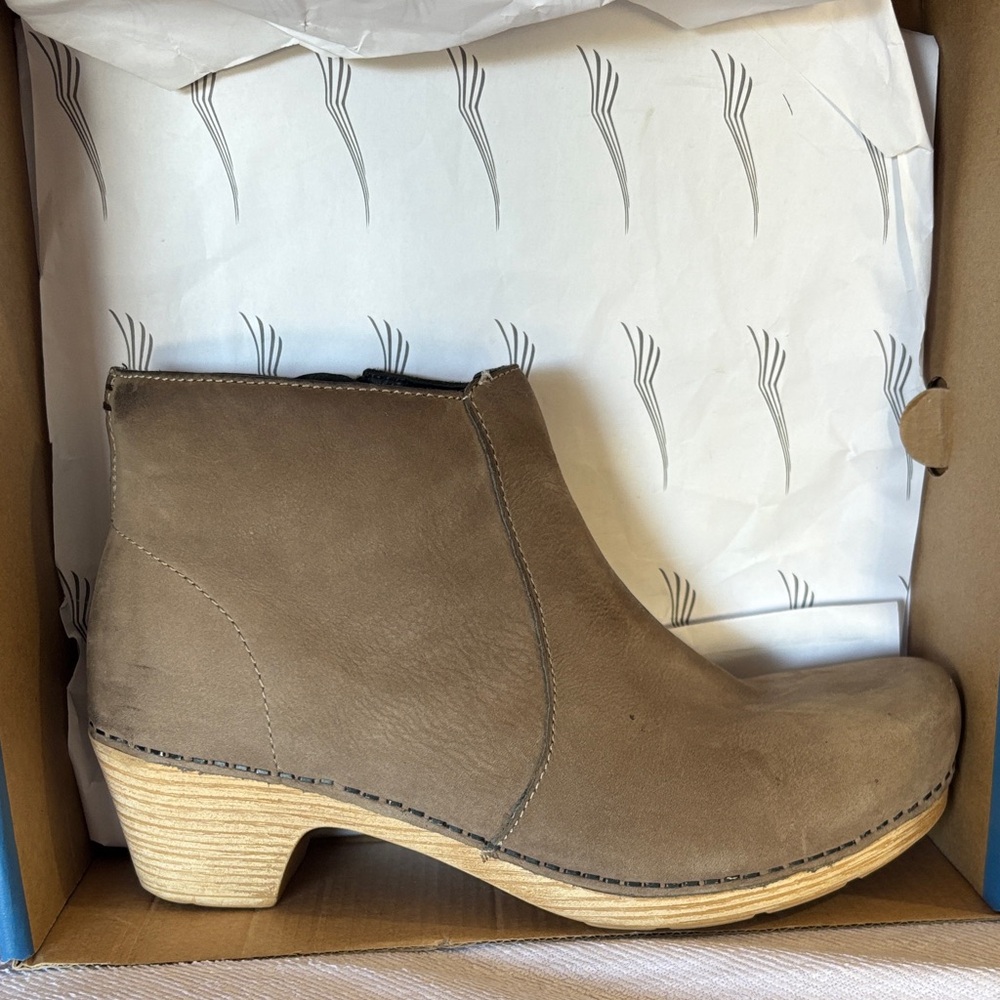 Women's Tan Ankle Boots
